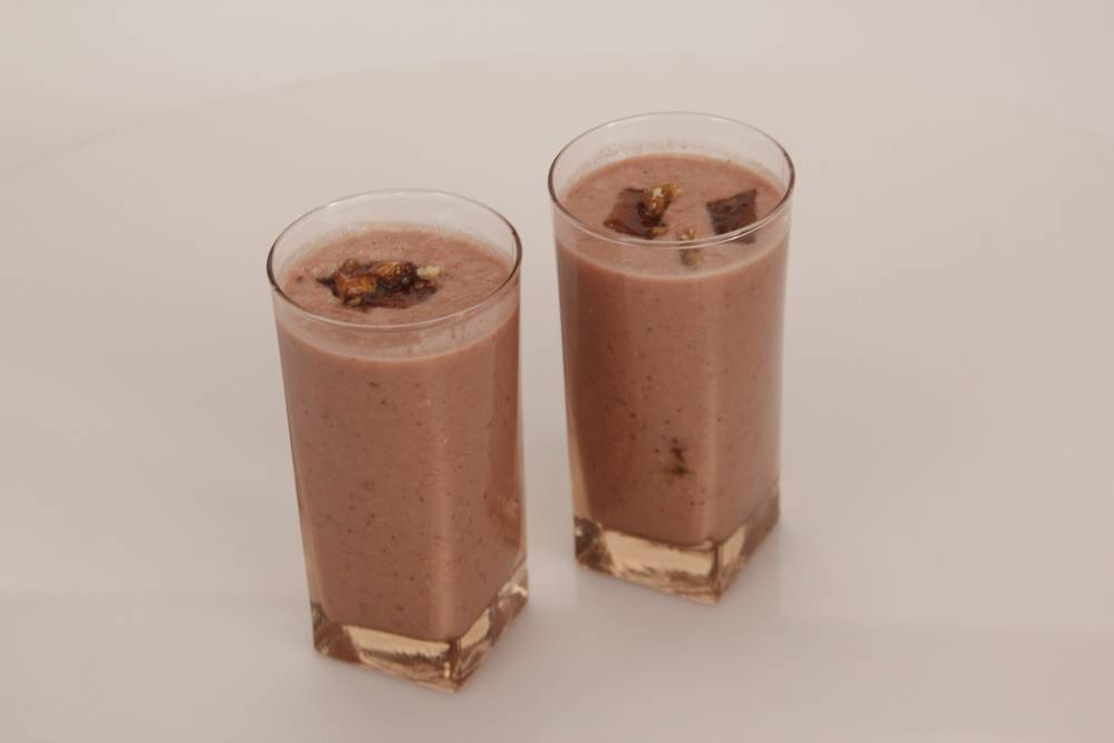 Strawberry Oats and Nuts Smoothie